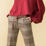 ECO-SUSTAINABLE FASHION ed è un pantalone realizzato con lana di riciclo
