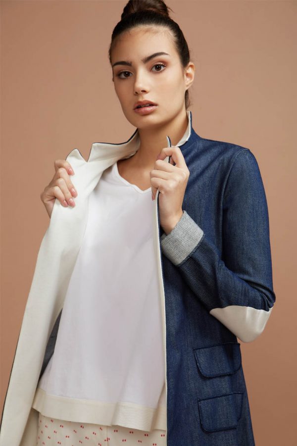 giacca con toppe sul gomito. Lo spacco alto sul dietro, caratterizza in modo particolare la linea Giotta realizzata il denim