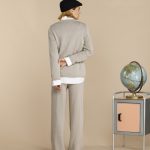maglia con traforata a girocollo