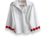 Camicia Margherita con fiori applicati